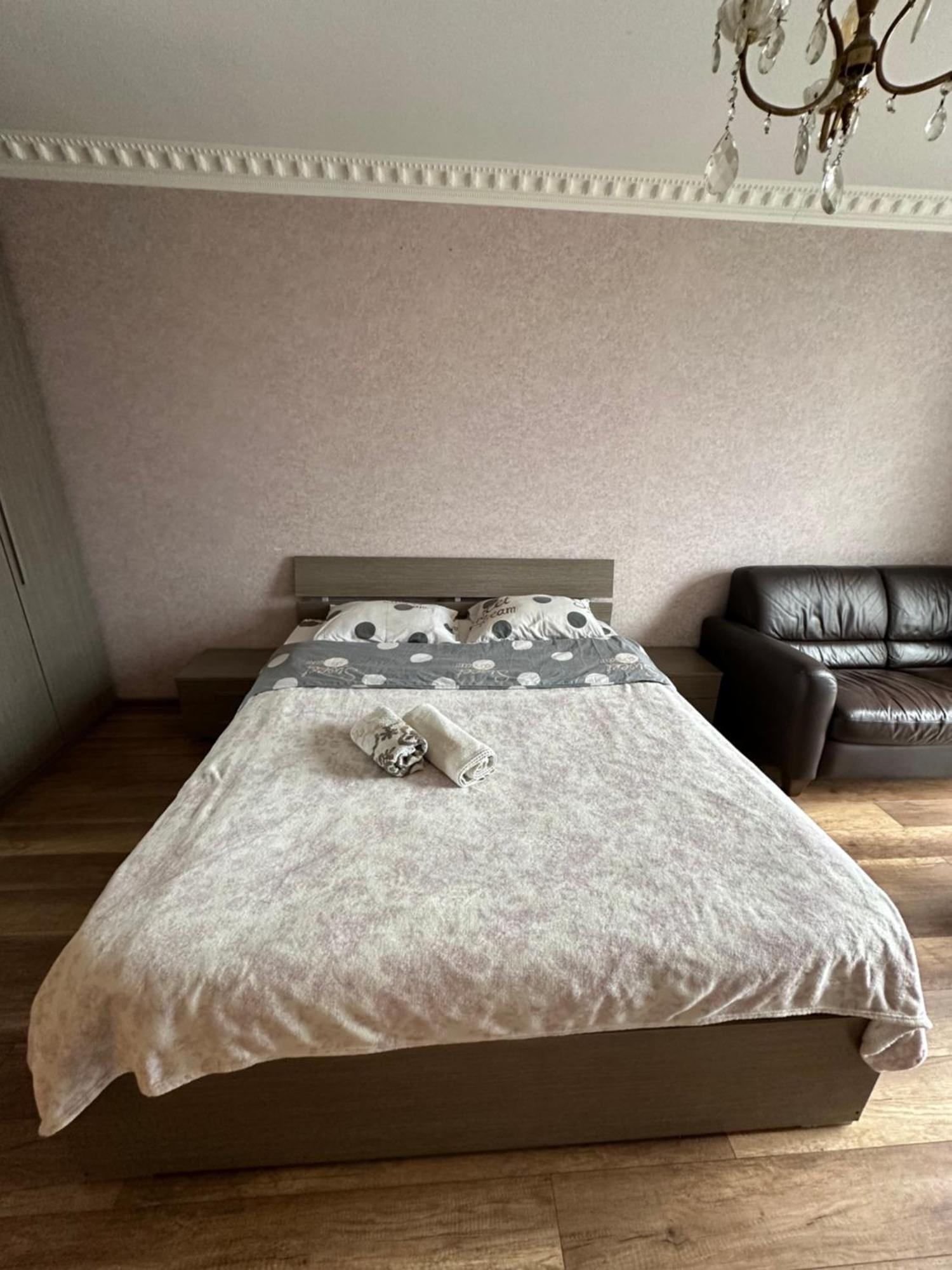 Апартаменти Біля Автовокзалу Ternopil Exteriör bild