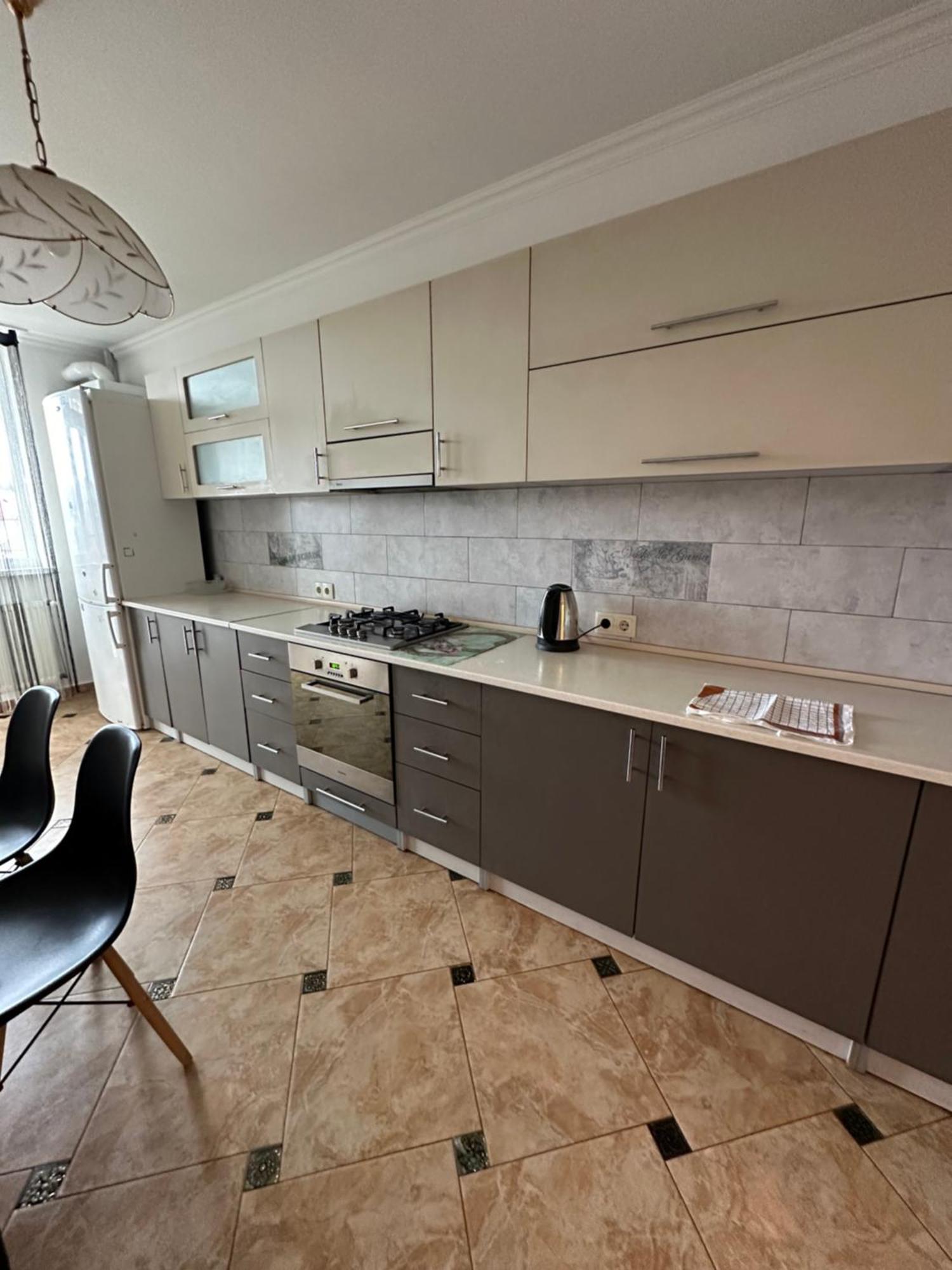 Апартаменти Біля Автовокзалу Ternopil Exteriör bild
